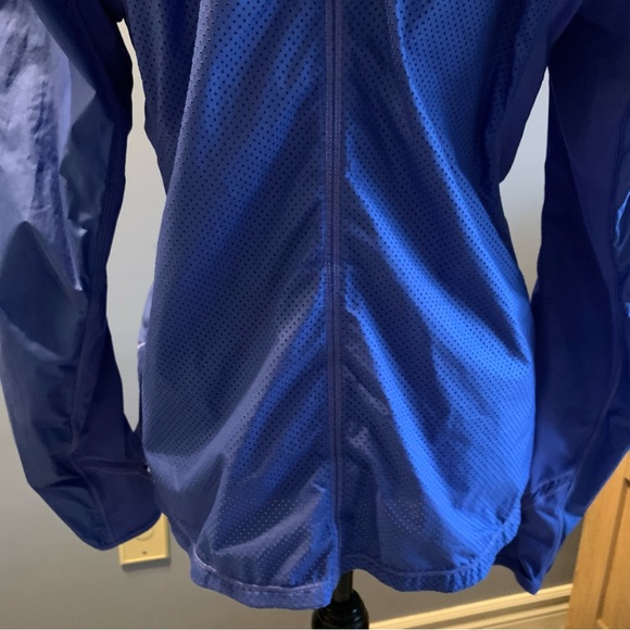 Lululemon Running Jacket - 10 - Picture 9 of 16